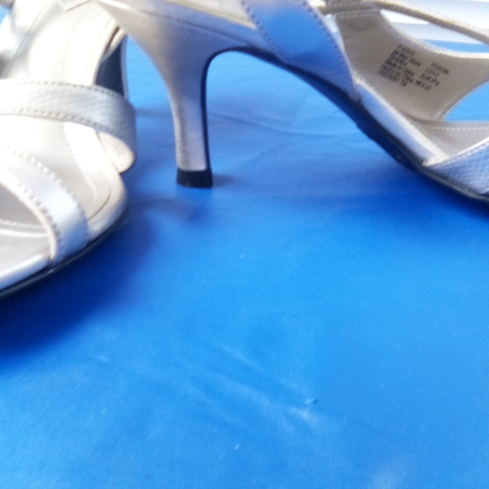 Silver heels - Picture 5 of 5